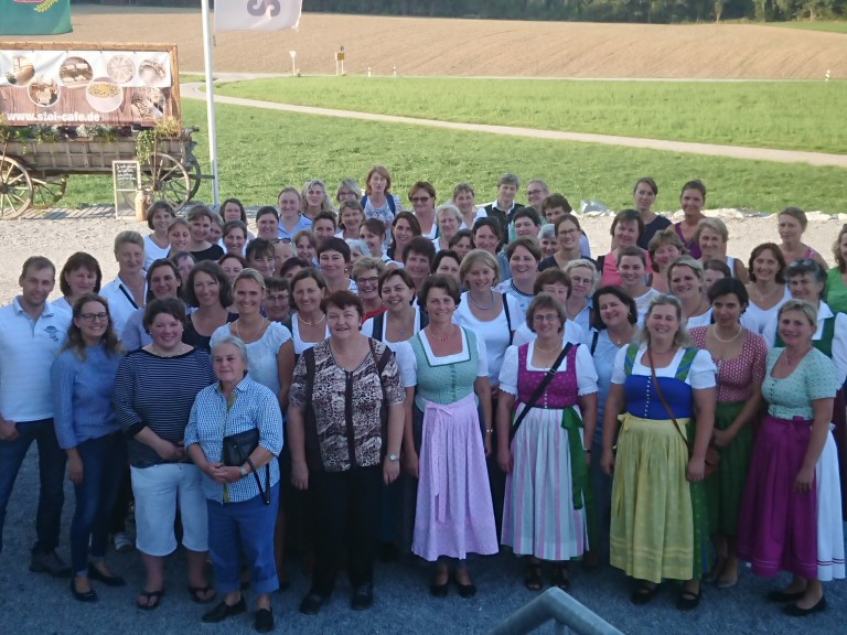Landfrauen besuchen Stoi-Café