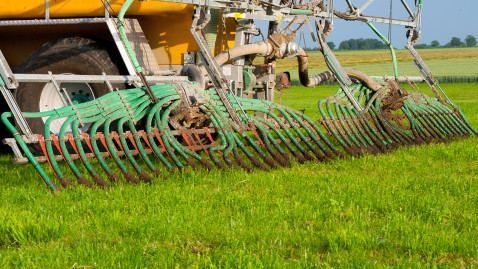 Landwirte in Bayern sorgen mit Dünger für fruchtbare Böden