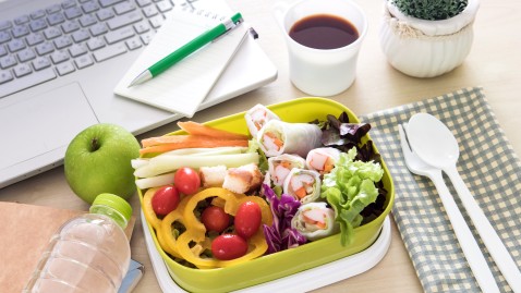 Gesundes und abwechslungsreiches Essen im Büro ist wichtig.