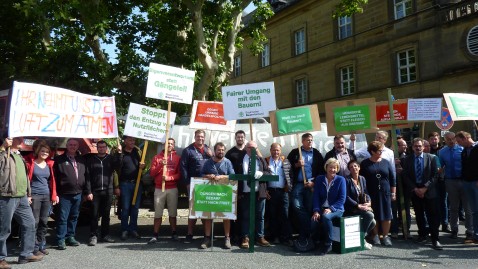 Bauern demonstrieren, Plakate, grünes Kreuz, Kreisbäuerin Coburg Banz