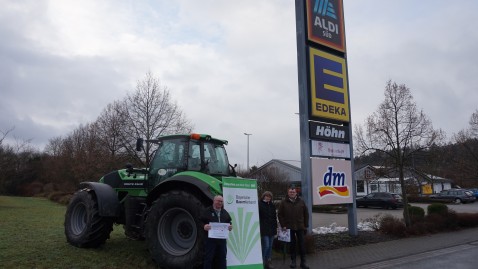 Kronacher Bauern protestieren vor Aldi in Stockheim
