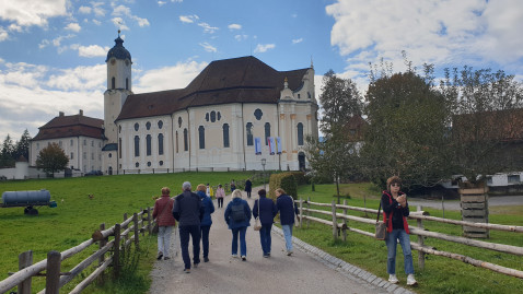 Orstbäuerinnen bei der Wieskirche