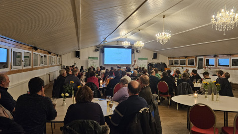 Blick in den Saal mit Teilnehmern bei interner Kreisversammlung