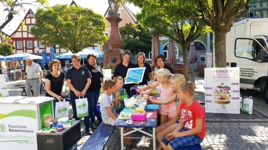 Landfrauen mit Pausenbrotaktion in Neustadt an der Aisch