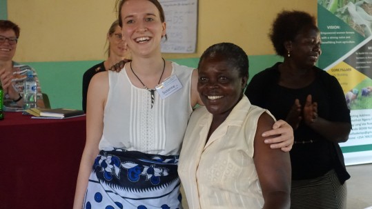 Susanne Kilian zu Besuch bei kenianischen Bäuerinnen.