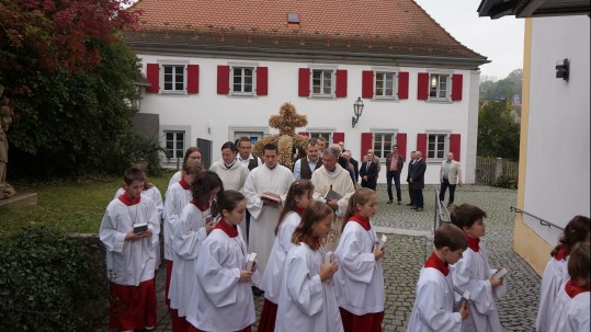 Einzug in die Kirche