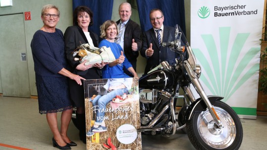 Landfrauentag Gruppenbild Motorrad