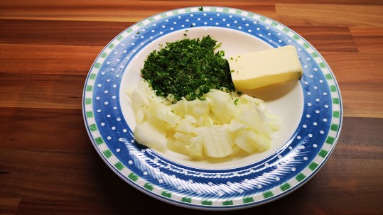 Zwiebeln, Petersilie und Butter