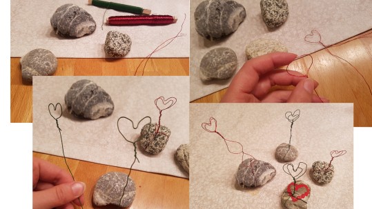 Steine dekorativ mit Draht-Herzen gestalten. 
