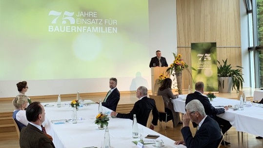 Das Fest-Präsidium tagt zur Feier von 75 Jahre BBV in Herrsching. 