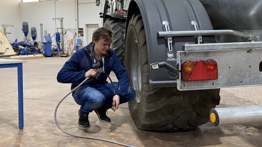 Überprüfen des Reifendrucks