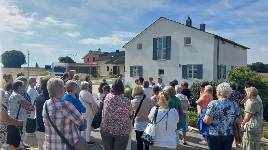 Ankunft beim Jura Backservice in Petersbuch 