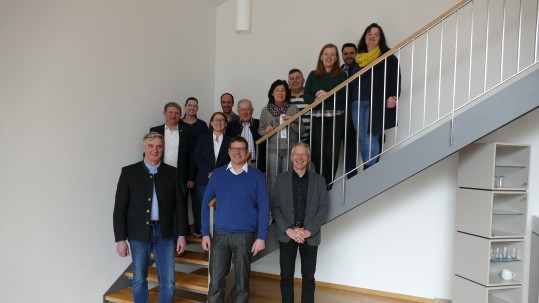 Gruppe von Leuten auf einer Treppe