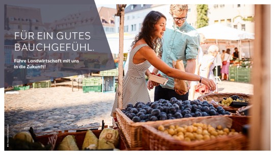 Pärchen auf einem Bauernmarkt